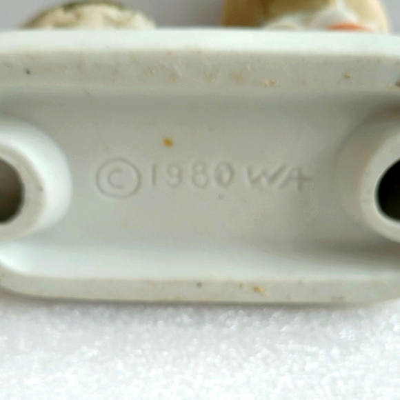 Ceramic figurine a girl with flowers and a candle - Picture 3 of 4